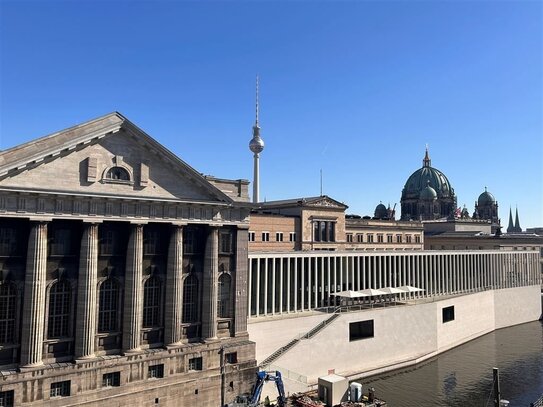 Berlin-Mitte: Helle Altbau-Wohnung mit Terrasse an der Spree direkt gegenüber dem Pergamon Museum