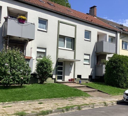 Jetzt schon sichern für Mitte März: Gemütlich aufgeteilte, renovierte 3-Zimmer-Wohnung mit Balkon im 1. OG zu vermieten