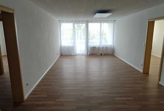 Helle, große 114 m² Wohnung (4 Zi, Balk, EBK, Abstellplz) in toller Lage in Heilbronn