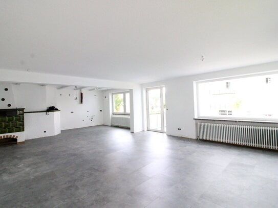 Erstbezug nach Sanierung! Helle 3 Zimmerwohnung mit Balkon! WG, Küche möglich!