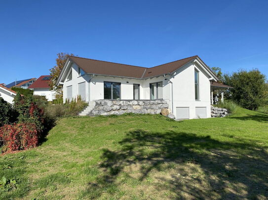 Helles Einfamilienhaus im Grünen, Ortsrand, Südlage mit großer Garage + Garten, ggf. mit 2 Zi. ELW