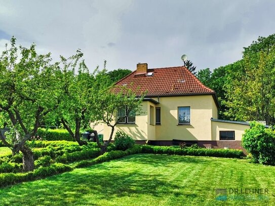 Dr. Lehner Immobilien NB - Gepflegtes kleines Haus mit unverbautem Landschaftsblick