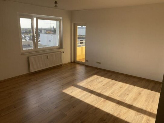 renovierte 2-Raum-Wohnung am Mittellandkanal in der List mit Balkon und neuer Einbauküche ab 01.November