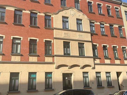 Bezugsfreie, gepflegte 2 Zimmer Wohnung mit Balkon und EBK in ruhiger Straße am Weißeplatz