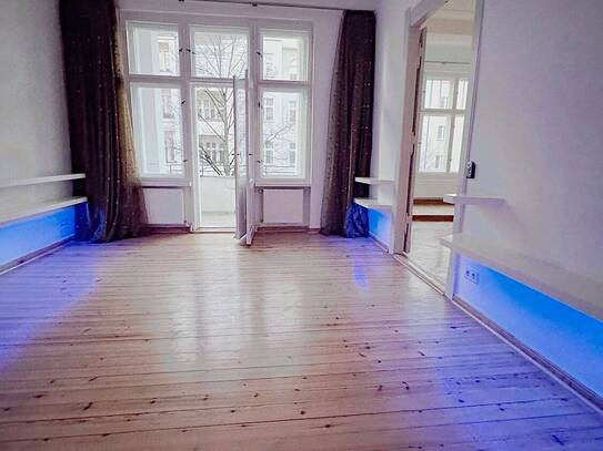 Altbauflair mit Wintergarten und Balkon - 3 Zimmer im 1.OG
