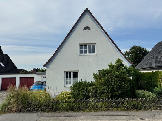 Freistehendes Einfamilienhaus mit Garage auf 750 m² Eigenland in 23569 Kücknitz (Dummersdorf)