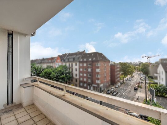 *RESERVIERT BIS 03.04.* Traumaussicht mit Penthouse-Feeling auf 5 Zimmern in Düsseldorf - Düsseltal