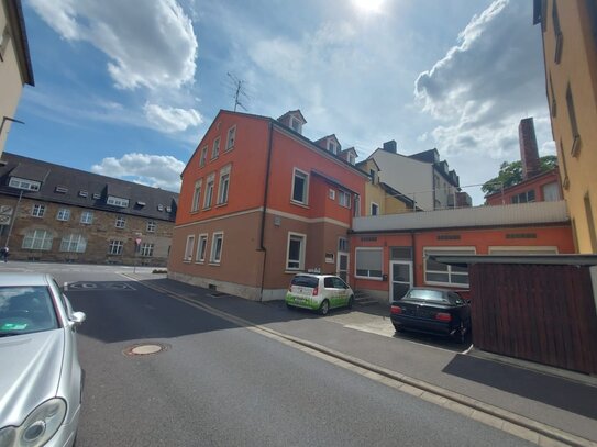 Typisches Stadthaus und die GOLDENE MITTE für SIE mit großer Dachterrasse!