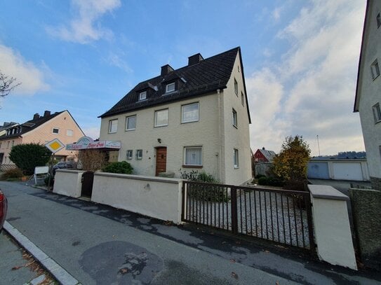 Zweifamilienhaus mit angebauter Bäckerei direkt in Münchberg