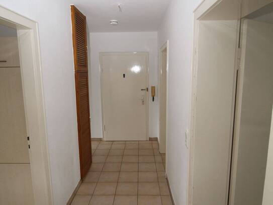 Dreizimmerwohnung mit Wannenbad, Einbauküche und Balkon