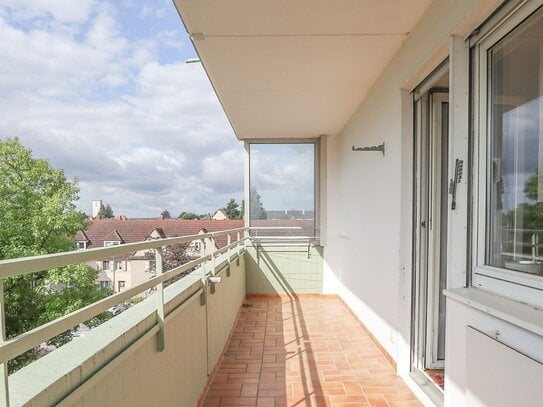 Gepflegte (möblierte) 2,5-Zimmer-Wohnung mit Balkon und Garage