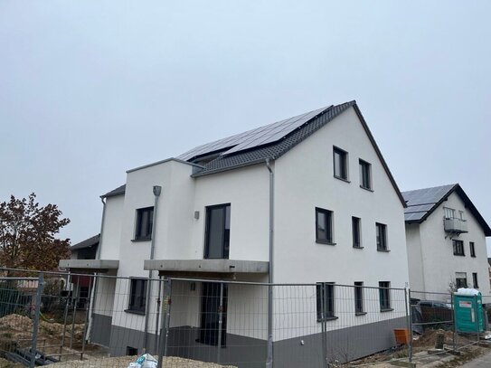 Modernes Wohnen in Hallstadt mit Terrasse bzw. Balkon