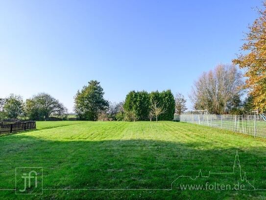 Wohnhaus mit großem Grundstück und Ausbaureserve im Fischerdorf Ditzum