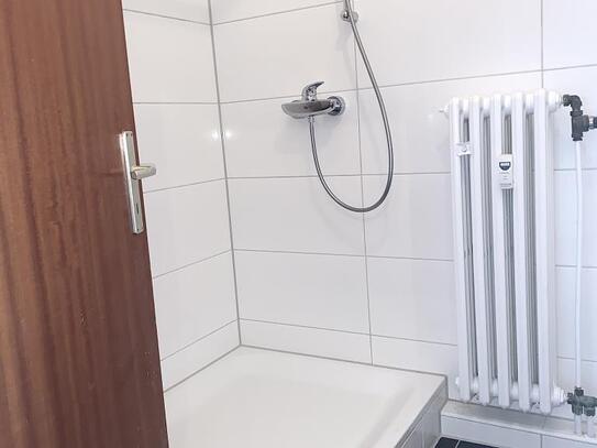 Helle Dachgeschosswohnung mit modernem Duschbad