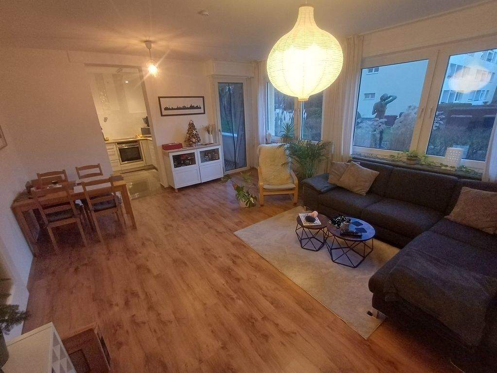 Köln-Höhenberg: Helle 3-Zi.-EG-Wohnung in Nebenstraße, mit Einbauküche, Loggia, Keller, Aufzug