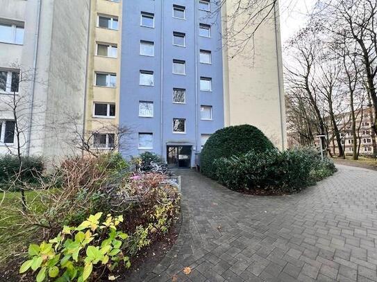 Jetzt zuschlagen! Lage, Lage, Lage! Super geschnittene 1 Zimmer Wohnung mit Balkon! Ca. 46,31 m²!