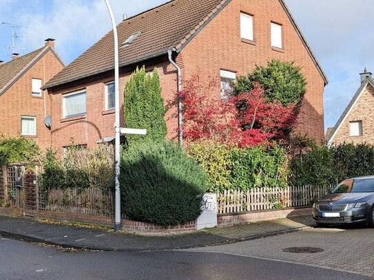 Gepflegtes 1-2-Familienhaus mit Palmengarten und Garage sucht nette Eigentümer