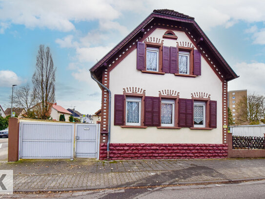 Freistehendes 1-2 Familienhaus mit Hof und Garten!