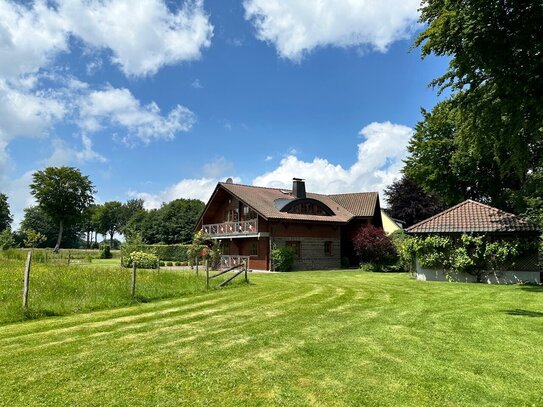 Exklusives Holzhaus auf fantastischem Grundstück im Zentralort Simmerath