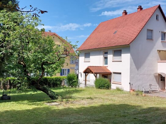 Zentral gelegenes Drei-Familienhaus / Mehrgenerationenhaus mit 900m² Garten und großem Hof