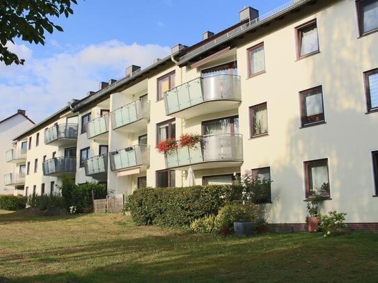 Käufer provisionsfrei. St. Magnus: 4-Zimmer-Wohnung mit Loggia