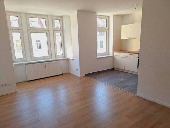 Exklusive sanierte 2 Raumwohnung inkl. Einbauküche - 2 Etage