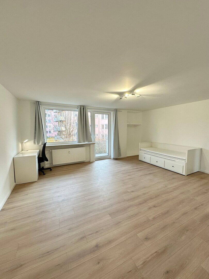 WG: Modisches & charmantes Zimmer in Schwabing mit Balkon