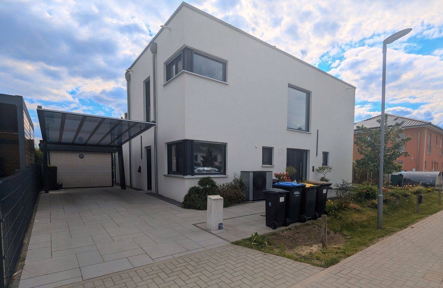 Luxuriöse KfW-55 Villa an der Havelmarina: Wohnen zwischen Fluss und Forst - Foto 1