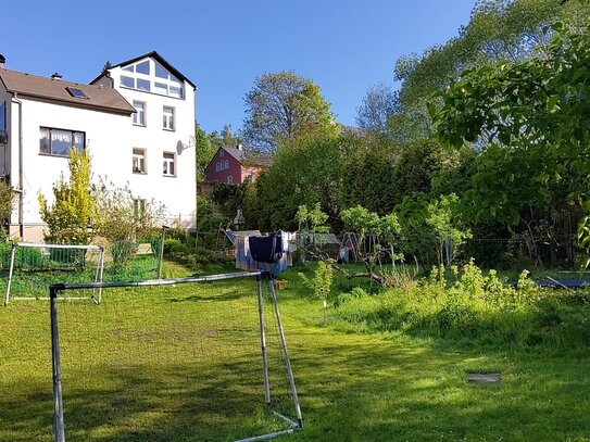 großes Familienhaus mit gepflegten Garten mit Obst und Gemüse, Pool und viel Platz