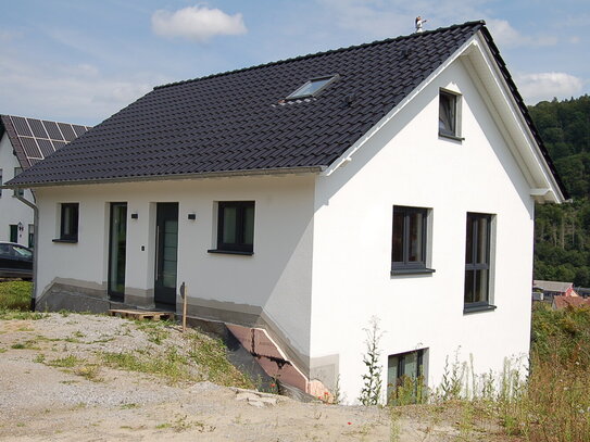 Neu Kaufen statt Bauen: Einfamilienhaus, Kfw 55, Bauj. 2023, bezugsfertig !