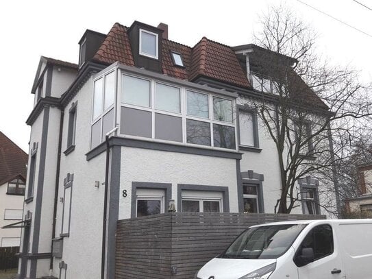 Sonnige Dachgeschoss-Wohnung mit Balkon in Süd-West-Lage