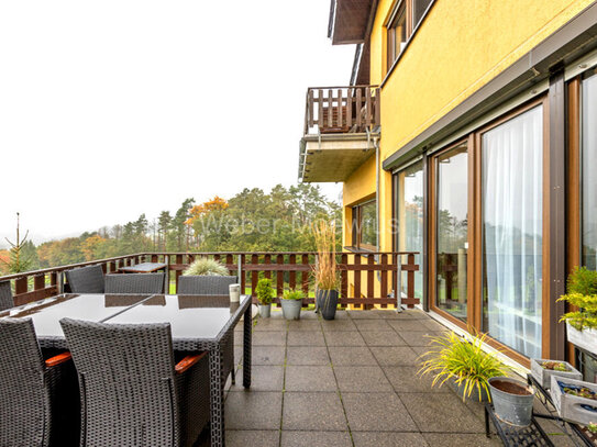 Mehrfamilienhaus mit neuer Luft-Wärmepumpe, Terrassen, Balkon, Garagen + Doppelcarport