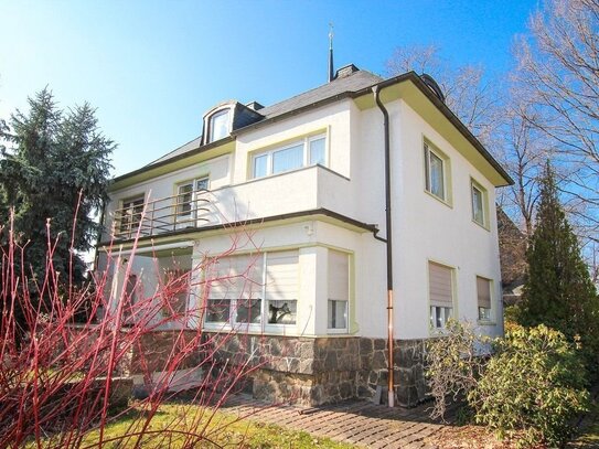 Villa in zentraler Lage von Coswig mit 8 Zi., ca. 170 m² Wfl., voll unterkellert. *provisionsfrei*