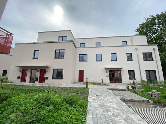 Neubau in Hessenwinkel - schöne 4- Zimmer Wohnung mit großer Sonnen-Dachterrasse sucht Mieter