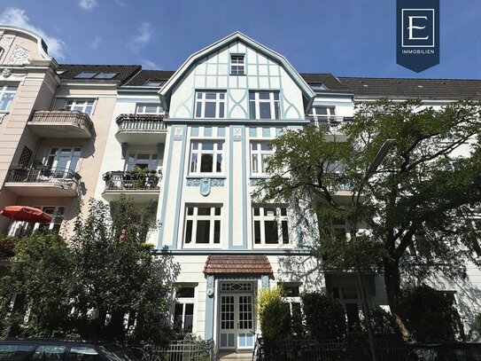 Sehr schöne stilgerechte 4,5 Zimmer-Altbau-Wohnung mit Südbalkon in Bestlage von Eppendorf!