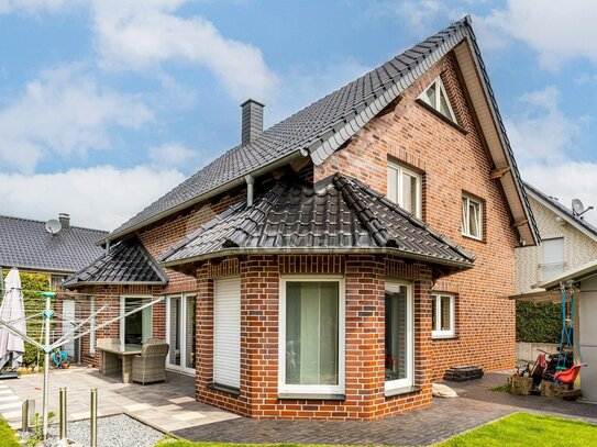 Bezauberndes Einfamilienhaus mit Garten, Terrasse, Garage und EBK in familienfreundlicher Lage