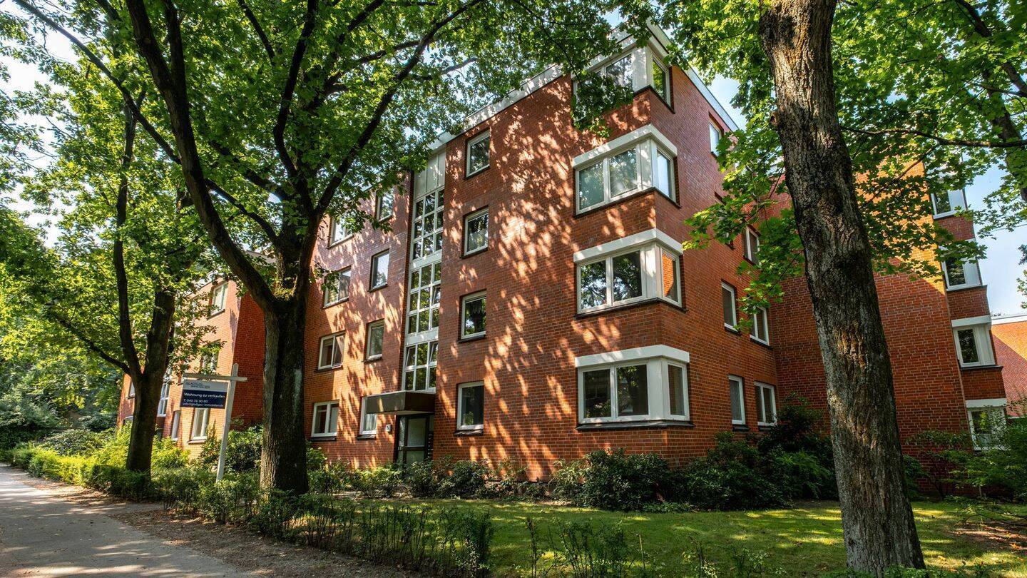 Zentral in Rissen: 3- Zi.-Wohnung im Hochparterre mit Loggia & Tiefgarage