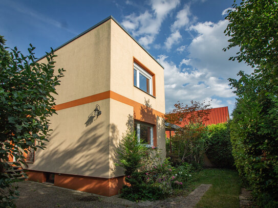 Einfamilienhaus in Lichterfelde: Zeitlose Eleganz in ruhiger und bevorzugter Lage provisionsfrei vom Makler