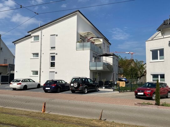 Neuwertige 3-ZKB Wohnung im OG mit Balkon