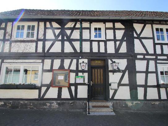 Historisches Fachwerkgebäude Mehrfamilienhaus Pension 400 m² Hofanlage im Westerwald