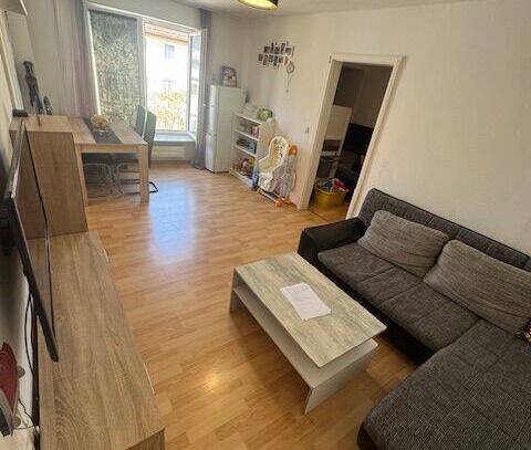 2 Zimmer Wohnung mit 2 Balkonen im Herzen von Haidhausen!