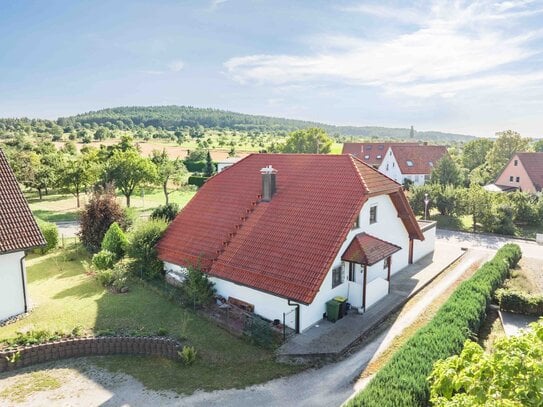 Eindrucksvolles Einfamilienhaus mit 196 m² Wohnfläche | Kachel- u. Kaminofen | Garage | Garten