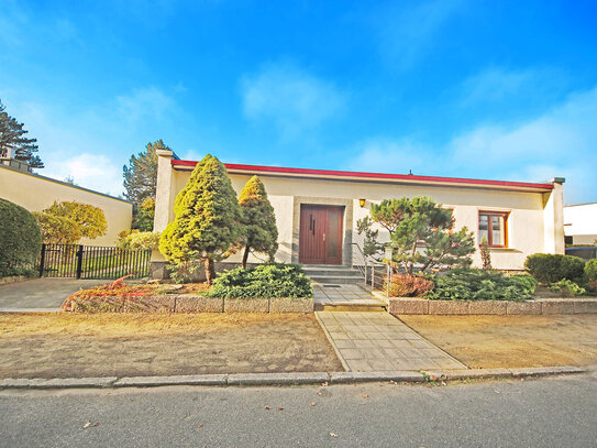 Einfamilienhaus im Bungalowstil mit parkähnlichem Grundstück in Haideburg