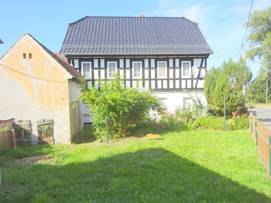 Einfamilienhaus mit kleinem Garten in sehr ruhiger Dorflage