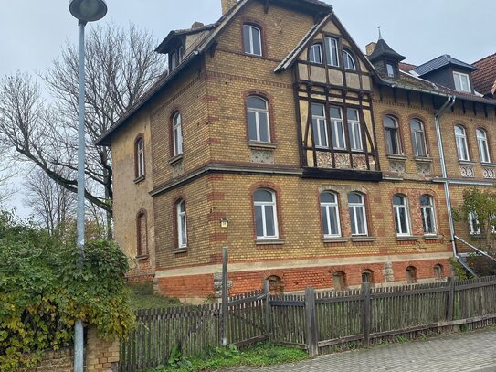 denkmalgeschütztes Mehrfamilienhaus mit Baugenehmigung in Groitzsch zu verkaufen.