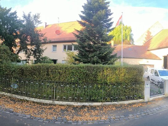 Großes 3 Familienhaus mit Scheune und Ausbaupotential in Nbg. Großgründlach