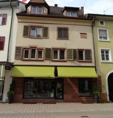 Mehrfamilienhaus in Schopfheimer Innenstadt mit Gewerbe. Hier Steuervorteile nutzen!