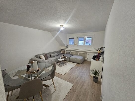 Renovierte und helle 2-Zimmer-Wohnung im Herzen der Südstadt zu vermieten!