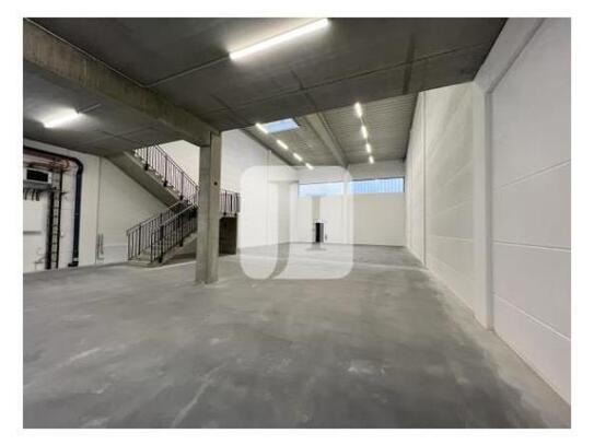 -PROVISIONSFREI- ca. 293 m² hochwertige Lager-/Fertigungsfläche sowie ca. 79 m² Büro