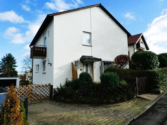 Charmantes FREISTEHENDES EINFAMILIENHAUS Zentrale, ruhige Lage mit großzügigem Garten und Garage